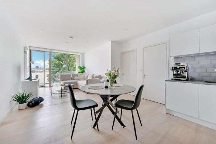 2 Bedroom Apartment For Sale In Liner House, Royal Wharf, E16