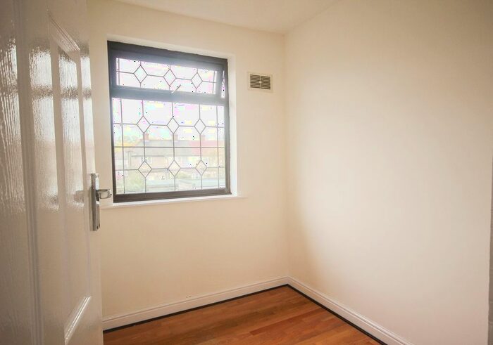 3 Bedroom Flat To Rent In Third Avenue, Dagenham, RM10