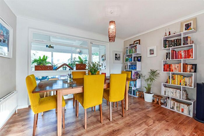 3 Bedroom Detached House For Sale In Gloucester Way, Chichester, West Sussex, PO19