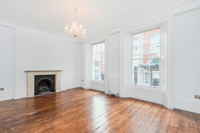 3 Bedroom Flat To Rent In Wellington Street, Covent Garden, London, WC2E
