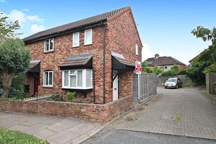 Studio To Rent In First Floor Flat Eastcote Avenue, Harrow, HA2