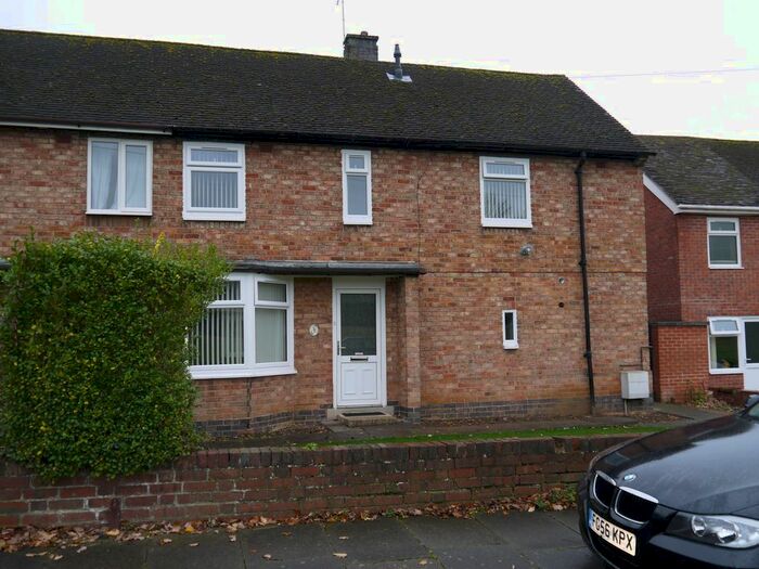 3 Bedroom Semi-Detached House To Rent In St Denys Road, Leicester LE5