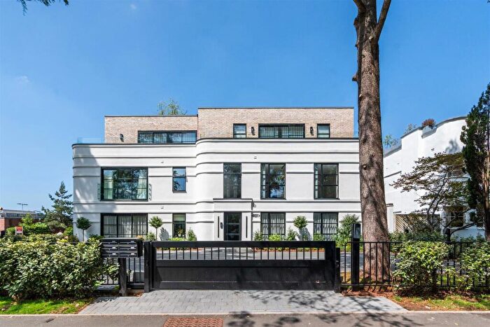 2 Bedroom Apartment To Rent In Avenue Road, Dorridge, Solihull, B93