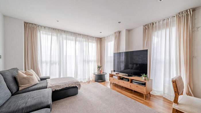 2 Bedroom Flat For Sale In Chancellor Way, Dagenham, RM8