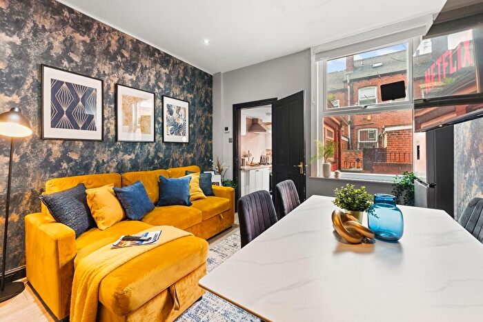 4 Bedroom Terraced House To Rent In Carberry Terrace, Hyde Park, Leeds, LS6