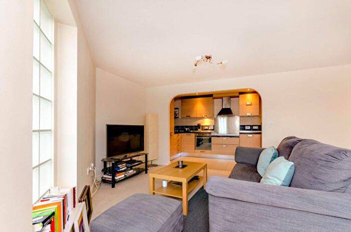 2 Bedroom Flat To Rent In Goldsworth Road, Woking, GU21