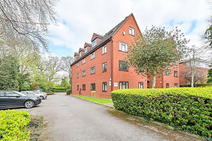 2 Bedroom Flat For Sale In White Lodge, Ealing, London, W5