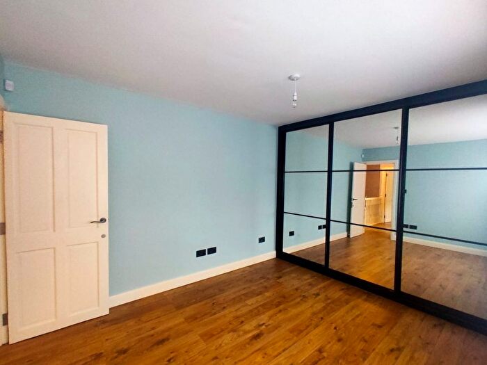3 Bedroom Maisonette To Rent In A Bowes Road, London, N11