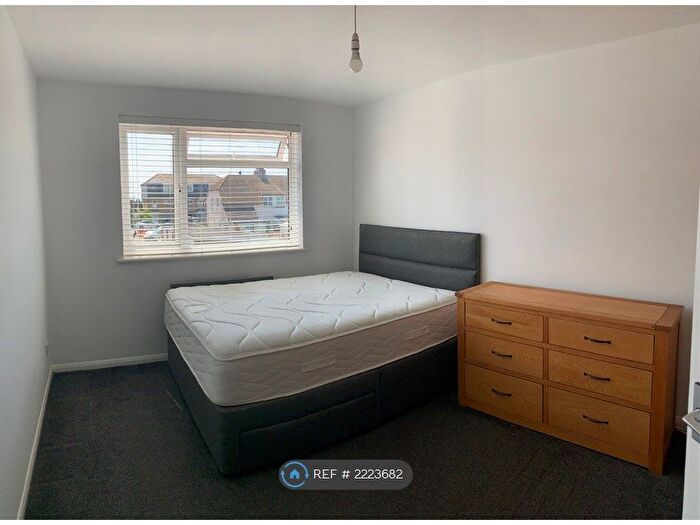 1 Bedroom Flat To Rent In Abinger Lodge, Lancing, BN15