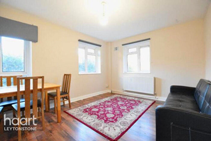 2 Bedroom Flat For Sale In Livingstone Court Matlock Road, London, E10