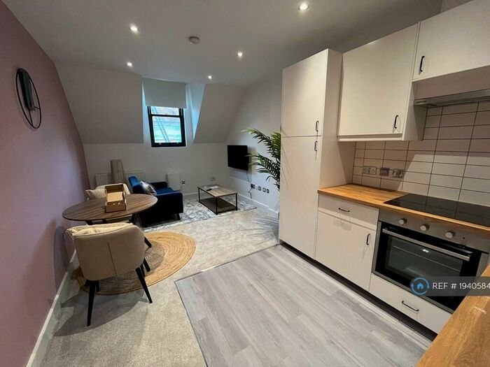 1 Bedroom Flat To Rent In New Briggate, Leeds, LS2