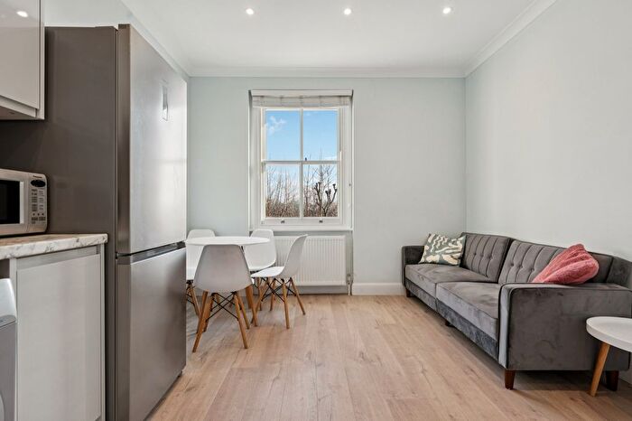 2 Bedroom Flat To Rent In Cambridge Gardens, Ladbroke Grove, W10