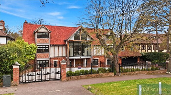 8 Bedroom Detached House For Sale In Stradbroke Drive, Chigwell, Essex, IG7