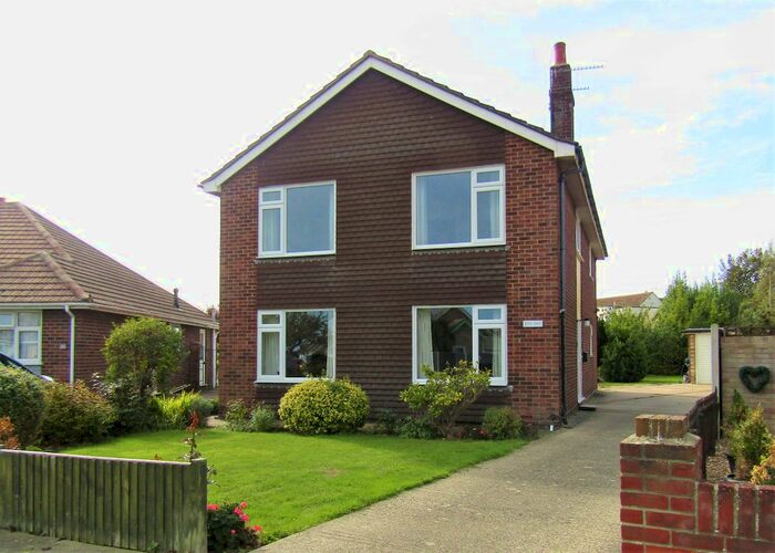 2 Bedroom Maisonette To Rent In Walden Way, Frinton-On-Sea, CO13