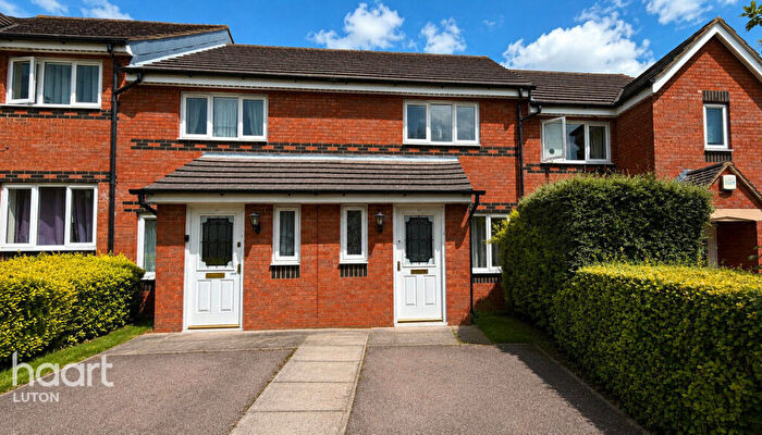 2 Bedroom Terraced House For Sale In Dunraven Avenue, Luton, LU1