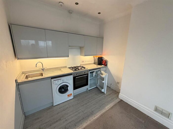 1 Bedroom Apartment To Rent In Flat Beaconsfield Villas, BN1