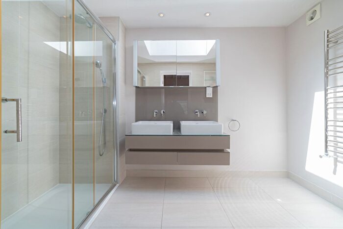 5 Bedroom Detached House To Rent In Cenacle Close, London, NW3