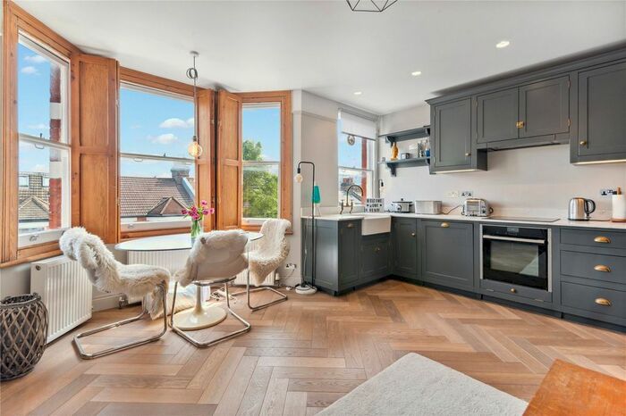 2 Bedroom Flat To Rent In Bracewell Road, London, W10