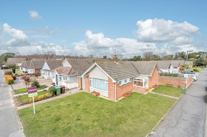 2 Bedroom Detached Bungalow For Sale In Wroxham Way, Bognor Regis, PO22