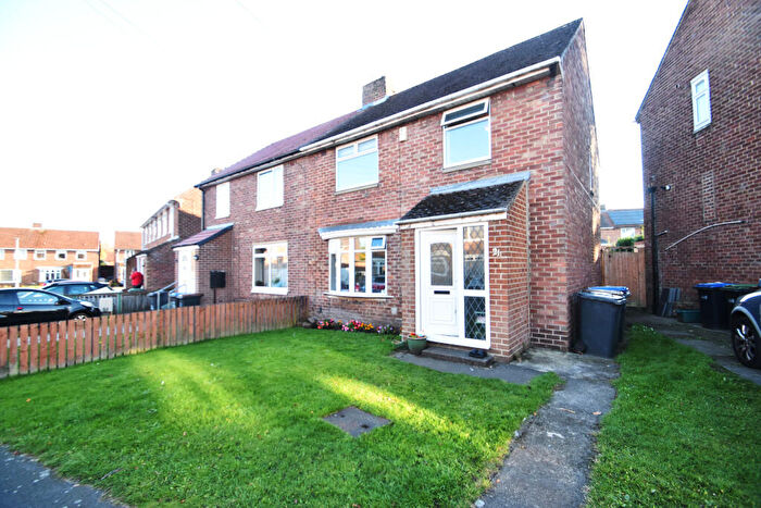 4 Bedroom Semi Detached House For Sale In Gray Avenue, Framwellgate Moor, Durham, DH1