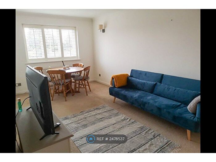 1 Bedroom Flat To Rent In Imperial Court, Windsor, SL4