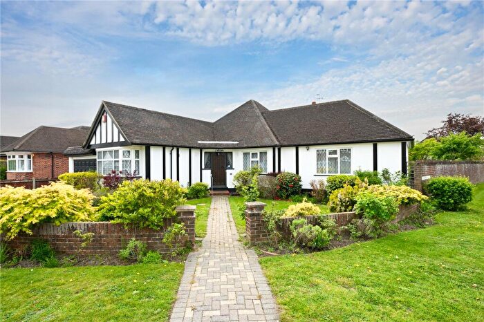 3 Bedroom Bungalow For Sale In Shaldon Way, Walton-on-Thames, Surrey, KT12