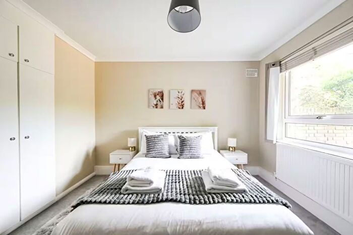 2 Bedroom Flat To Rent In Church Road, Richmond, TW10