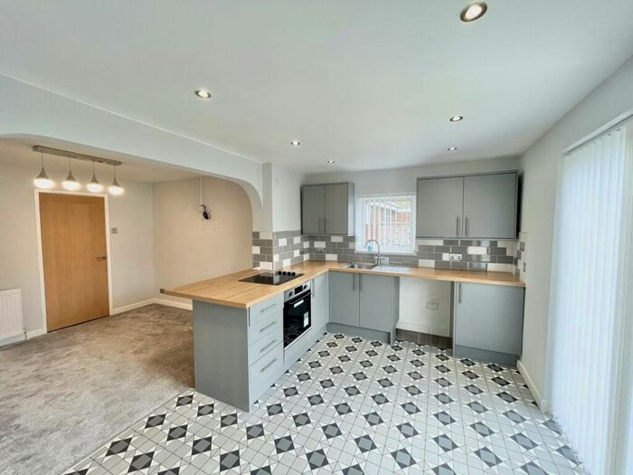2 Bedroom Bungalow To Rent In Lincoln Way, Jarrow, NE32