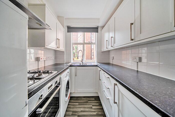 3 Bedroom Flat To Rent In Wellesley Road, London, W4