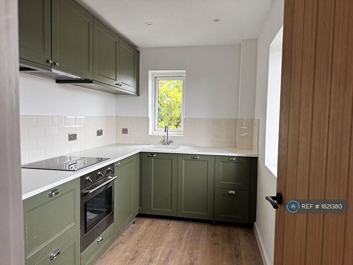 2 Bedroom Flat To Rent In Greton Close, Manchester, M13