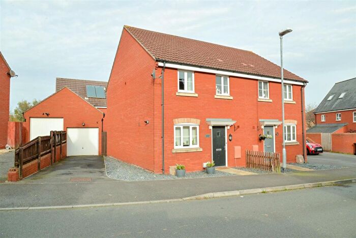 3 Bedroom Semi-detached House To Rent In Bramble Road, Bridgwater, TA5