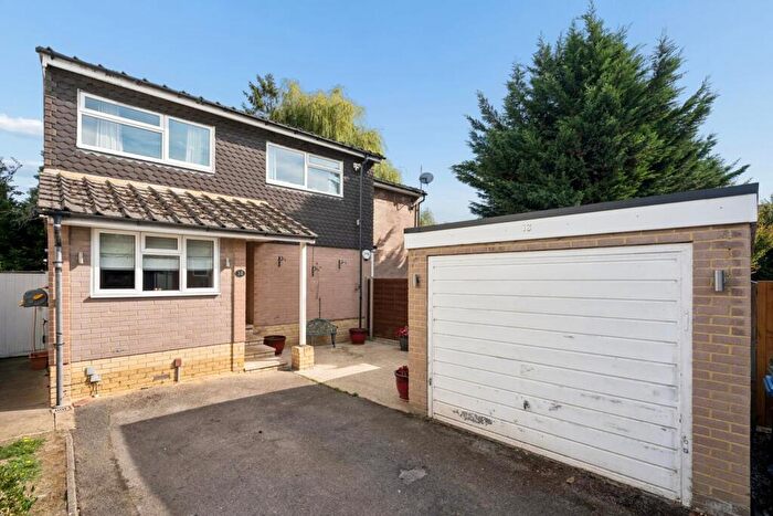 4 Bedroom Detached House For Sale In Camperdown, Maidenhead, SL6