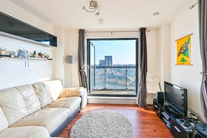 2 Bedroom Flat For Sale In Guildford Road, Woking, GU22