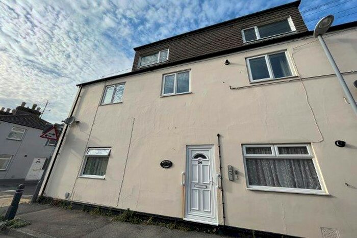 2 Bedroom Flat To Rent In Walpole Court, Weymouth, DT4