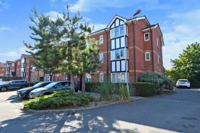 2 Bedroom Flat To Rent In Redwood Gardens, London, E4