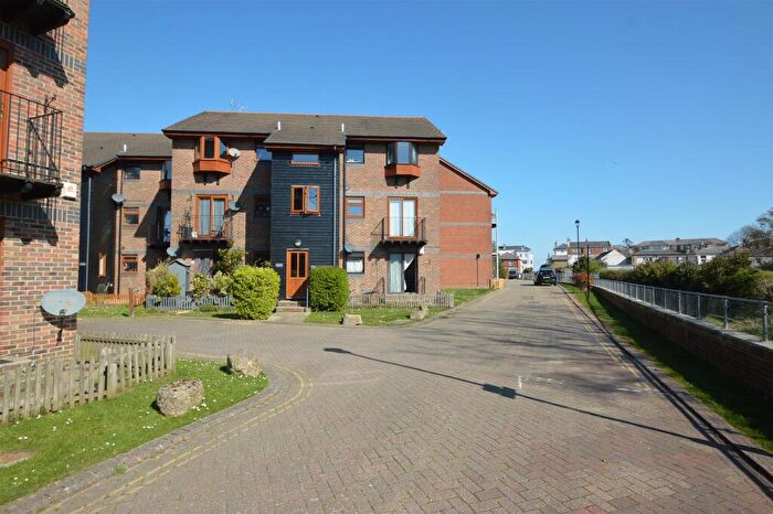 2 Bedroom Flat For Sale In Coastal Ryde, PO33