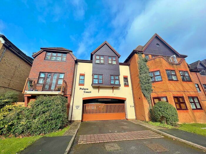 1 Bedroom Flat To Rent In Maybury Road, Woking, GU21