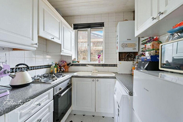 3 Bedroom Flat For Sale In Finn House, Bevenden Street, Islington, N1