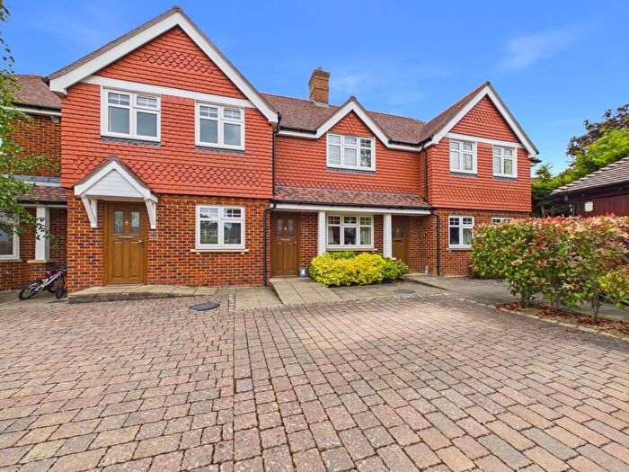 2 Bedroom Flat To Rent In Portlock Road, Maidenhead, Berkshire, SL6