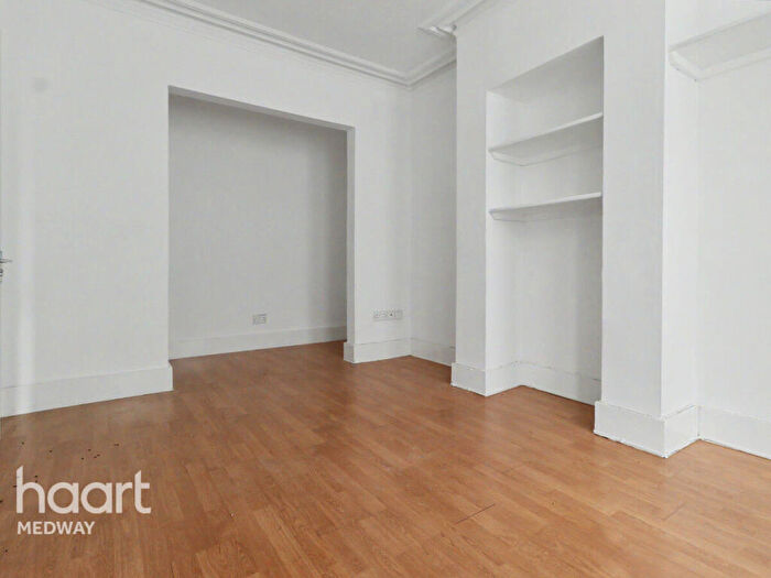 3 Bedroom Terraced House To Rent In James Street, Rochester, ME1