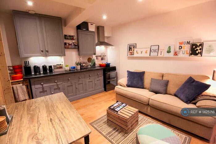 2 Bedroom Flat To Rent In Ockenden Lane, Cuckfield, Haywards Heath, RH17