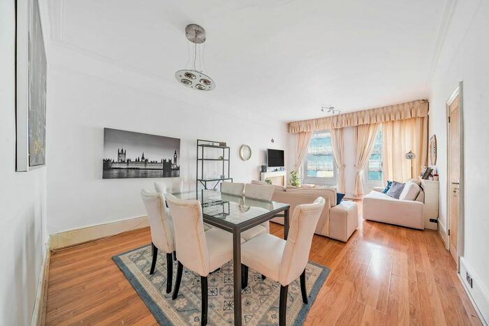 2 Bedroom Flat To Rent In Courtfield Gardens, South Kensington, London, SW5