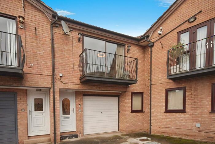 1 Bedroom Flat For Sale In Old Hall Road, Chesterfield, Derbyshire, S40