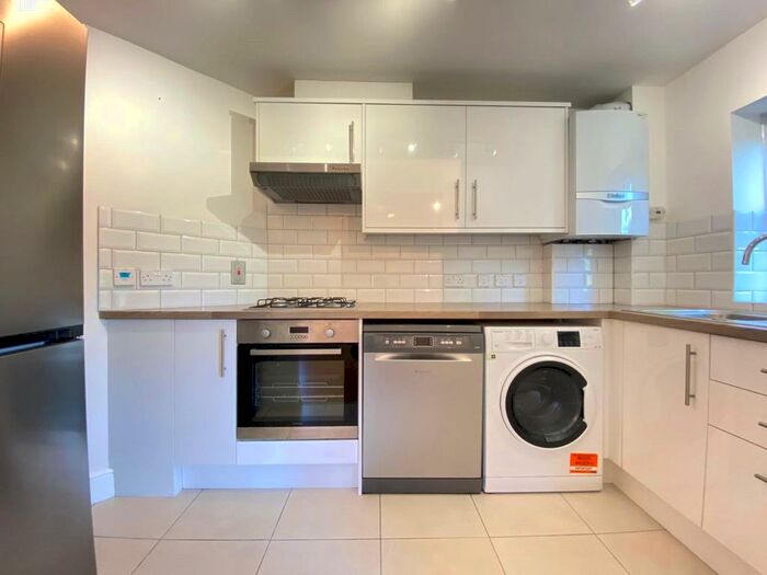 2 Bedroom Apartment To Rent In Sabin Gates, Old Bracknell Lane East, Bracknell, Berkshire, RG12