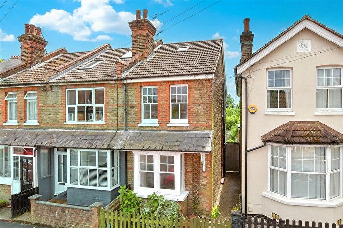 2 Bedroom Semi-Detached House For Sale In Alpine Road, Redhill, Surrey, RH1