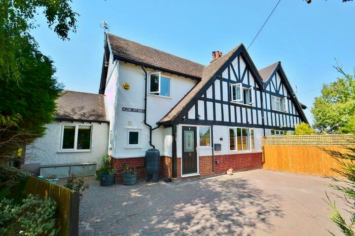 4 Bedroom Semi-Detached House For Sale In London Road, Postcombe, OX9