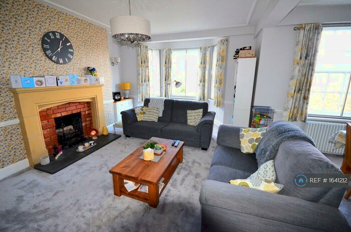 3 Bedroom Flat To Rent In Kenilworth Court, Birmingham, B16