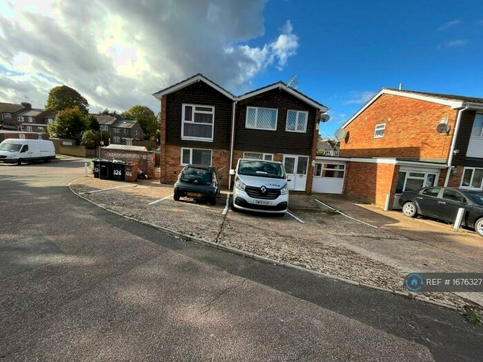 6 Bedroom Detached House To Rent In Devon Road, Luton, LU2