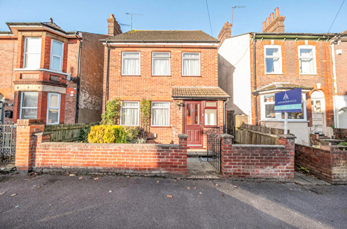 3 Bedroom Detached House For Sale In Great Northern Road, Dunstable, Bedfordshire, LU5