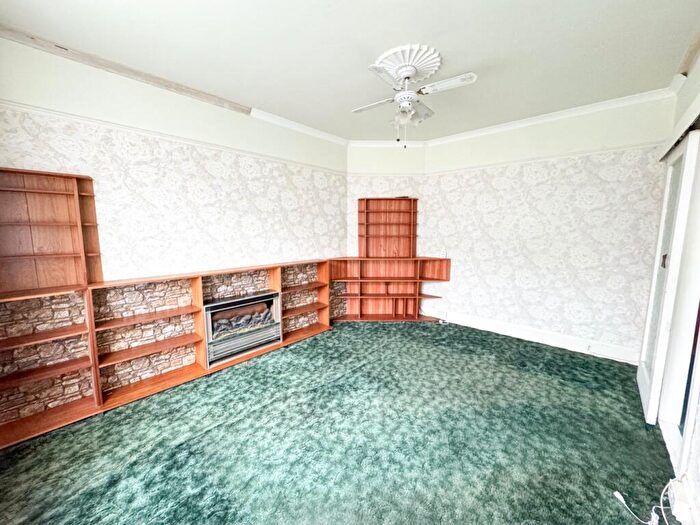 3 Bedroom Terraced House For Sale In Meadow Road, Gravesend, Kent, DA11